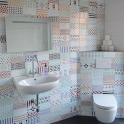 Плочки за баня в със шарени орнаменти / Колекция от Vives